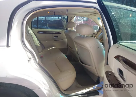 2000 Lincoln Town Car Cartier z USA, uszkodzony, nr VIN 1LNHM83W0YY856901